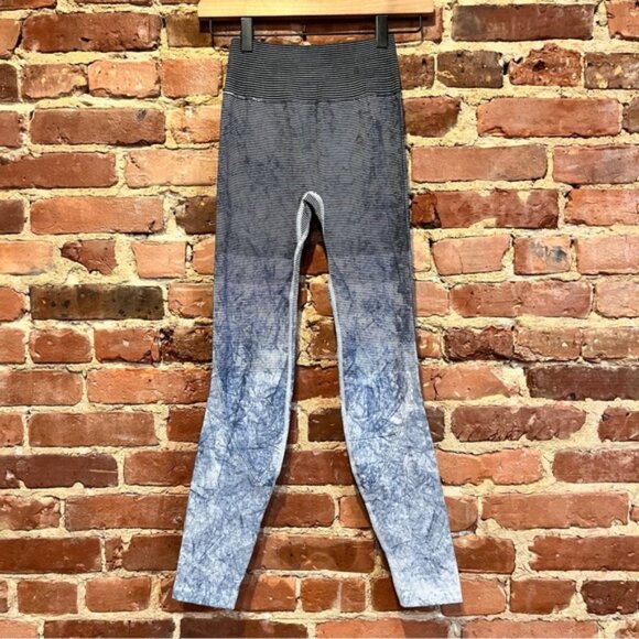 Lululemon Ebb to Train Tight *Wash White / Black / Luna Size 4 - Picture 1 of 4